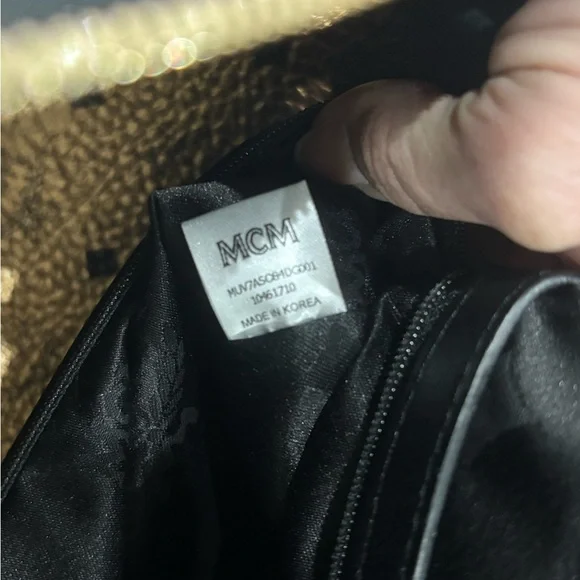 Luxury Metallic Gold and Black Weekender Bag - Picture 12 of 12